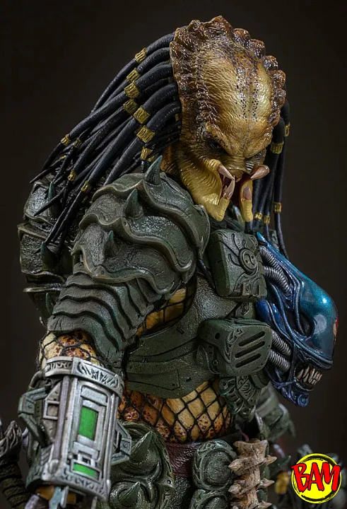 Hot Toys: CMS029 Broken Tusk Predator 1/6 Scale Action Figure (Alien VS Predator)