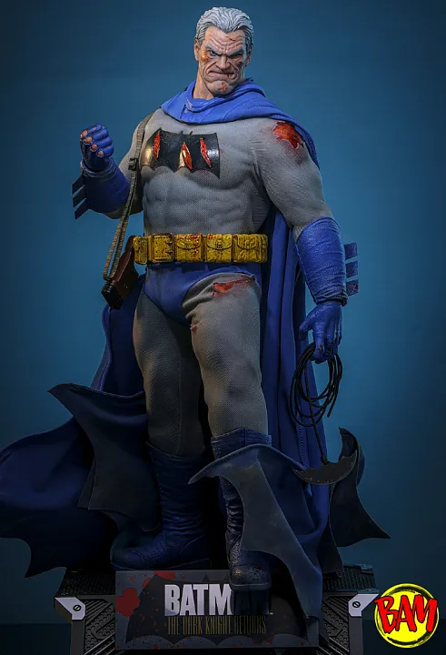 Hot Toys: CMS031 Batman 1/6 Scale Actionfigur (Battle Damaged Version)