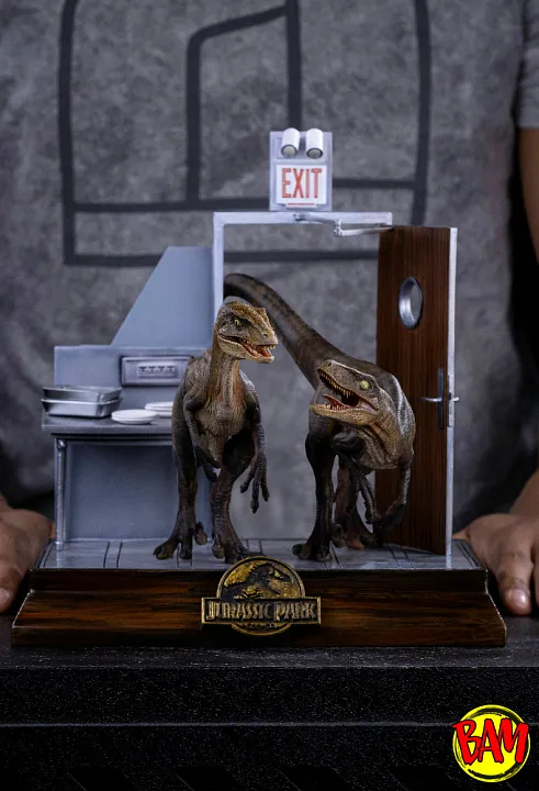 Iron Studios: Art Scale 1/10 Raptors at the Kitchen's Door Statue (Jurassic Park)