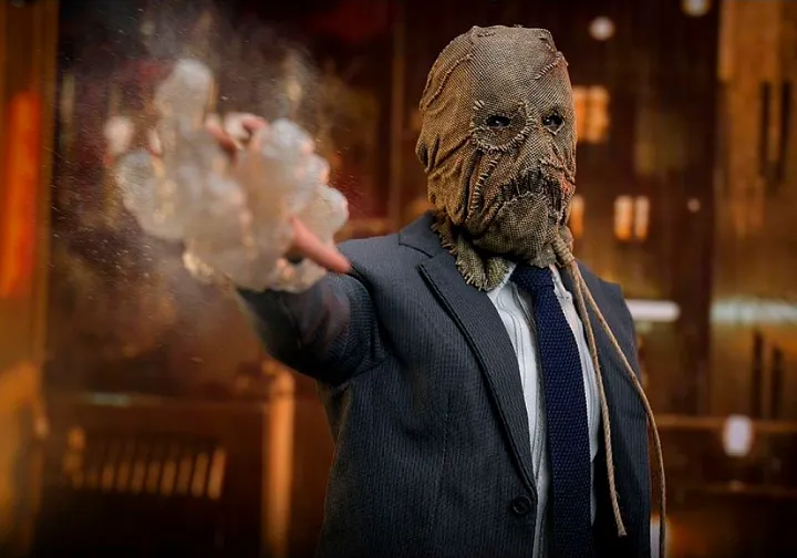 Hot Toys: MMS801 Scarecrow 2.0 | 1/6 Scale Actionfigur (Batman Begins)