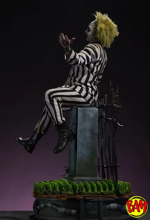Sideshow: Premium Format Figure Beetlejuice (Mixed Media)