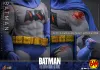 Hot Toys: CMS031 Batman 1/6 Scale Actionfigur (Battle Damaged Version)