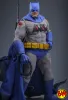 Hot Toys: CMS031 Batman 1/6 Scale Actionfigur (Battle Damaged Version)