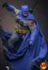 Hot Toys: CMS031 Batman 1/6 Scale Actionfigur (Battle Damaged Version)