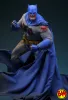 Hot Toys: CMS031 Batman 1/6 Scale Actionfigur (Battle Damaged Version)